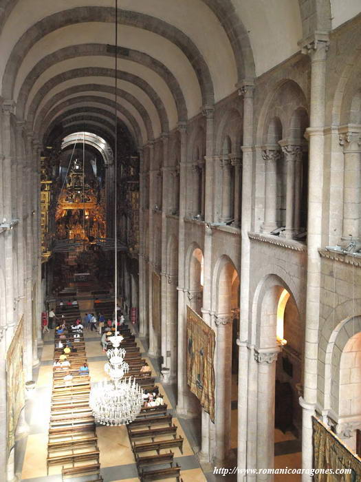 NAVE CENTRAL DESDE LA PARTE POSTERIOR DEL TRIFORIO